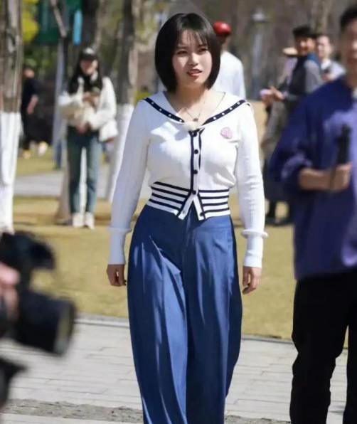 喜剧女星扎堆减肥，继贾玲瘦身成功后，李雪琴也瘦成了一道闪电