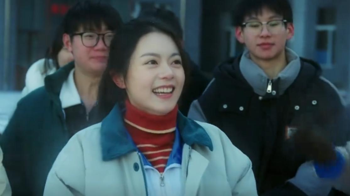 尺度真大!2025开年第一猛剧,开播40分钟飙升榜一,这剧真费命