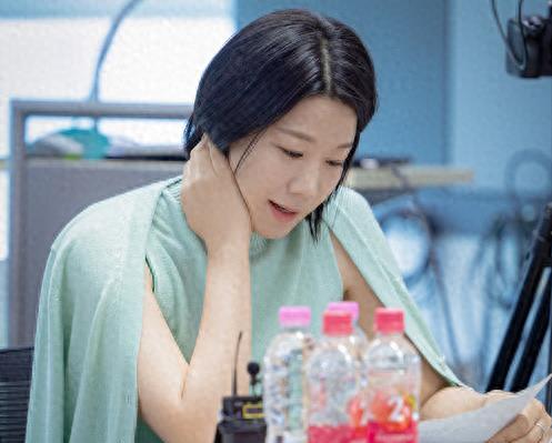 从恩爱夫妻到丑闻缠身,丧夫之痛事业停摆,一年后她勇敢回归!