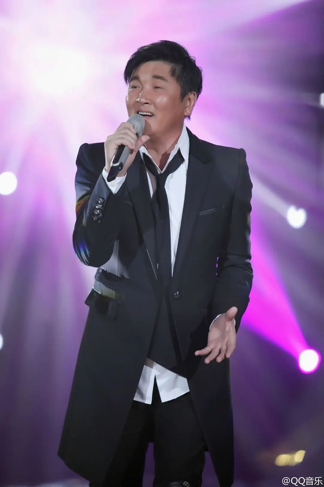 孙楠官宣补位《歌手》,评论区沦陷,网友怒骂:脸皮是真厚