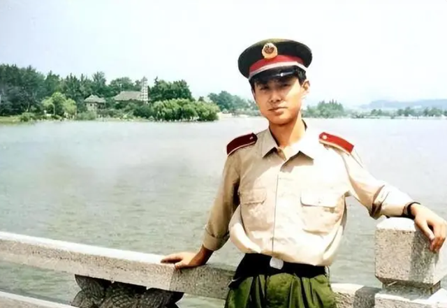 国家一级演员,35岁娶小11岁妻子,37岁当爹,一生感恩岳父母