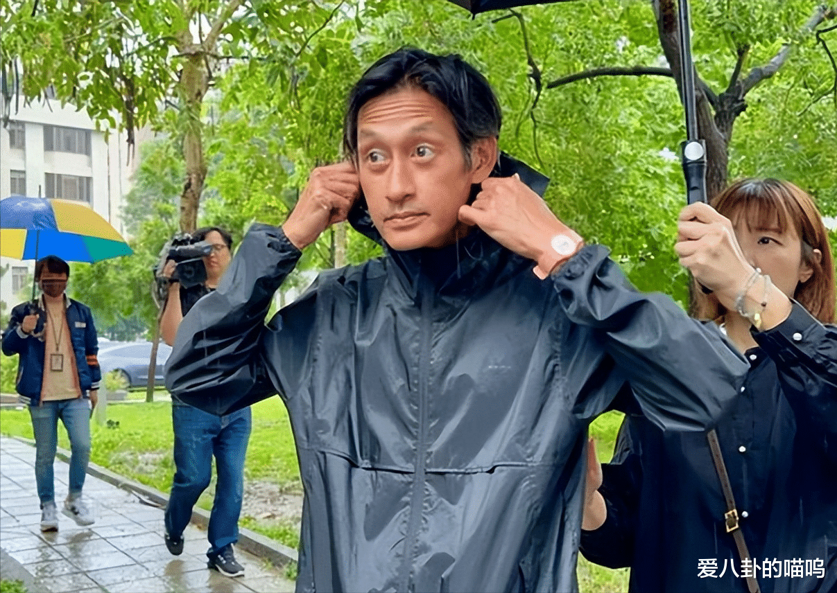 “花美男”唐治平：出道24年欠债20万，母亲绝望自杀，他拒认遗体