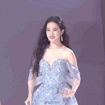 刘亦菲17岁跑步旧照,这是什么仙女下凡,连头发丝都在发光!