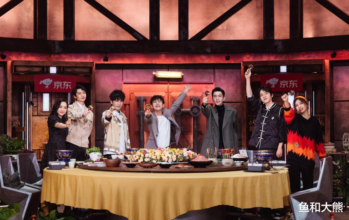 王鸥正式回归《大侦探9》，粉丝控评遭陈哲远碾压，站位突显待遇