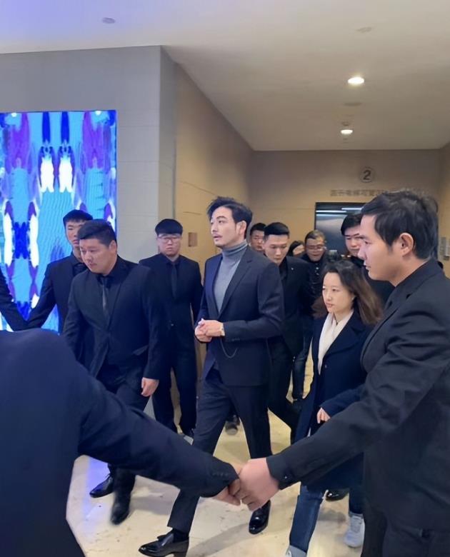 杨烁：不顾央视警告顶风作案，与刘涛爆出绯闻，谁给他的底气？