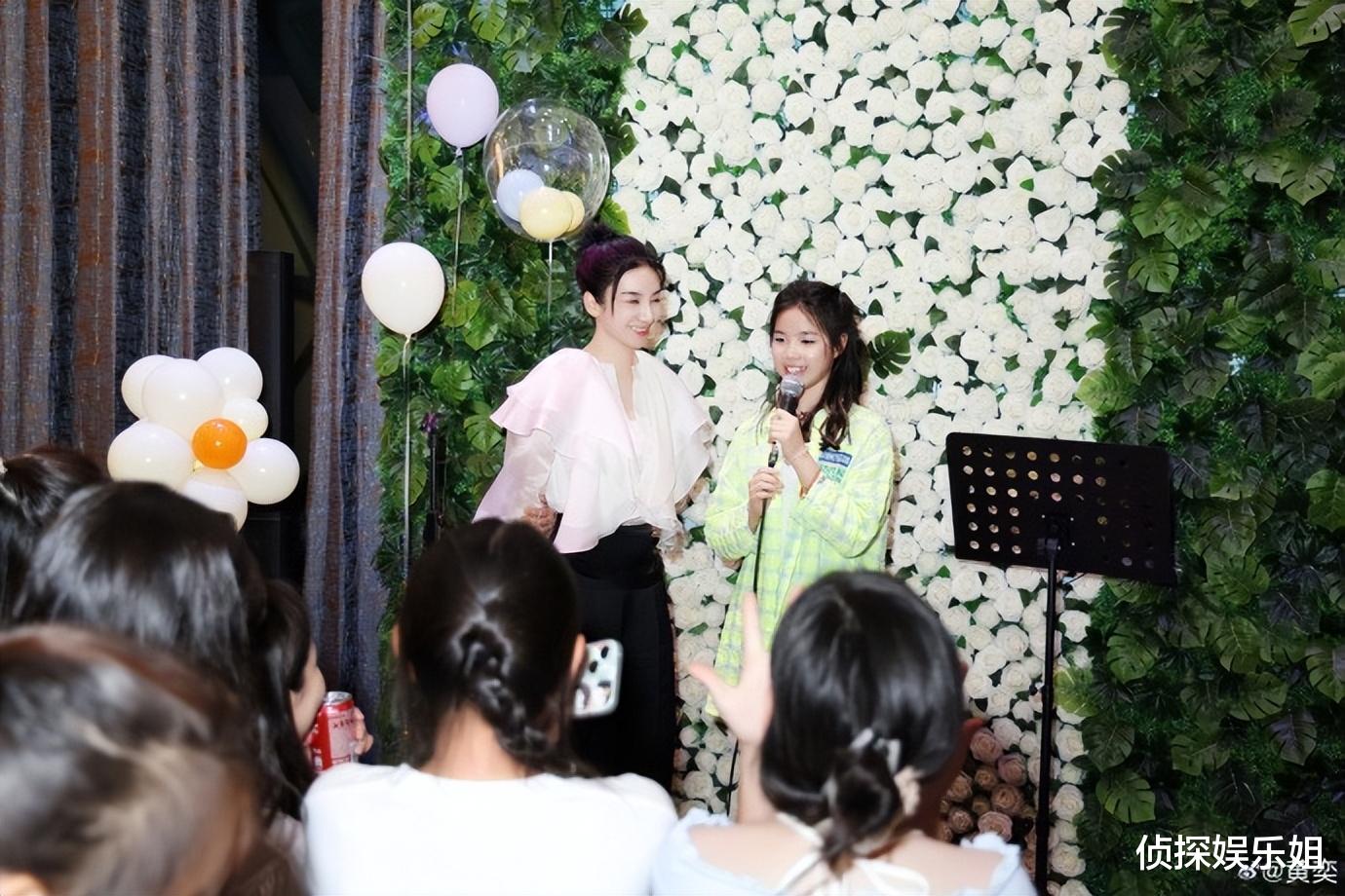 黄奕庆女儿小学毕业,11岁铛铛身高近一米七,化美妆穿礼服裙好漂亮