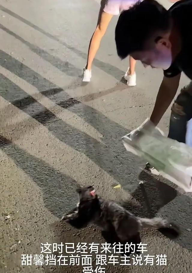 李小璐堂妹大婚,甜馨婚礼上为小姨送钻戒,长腿瞩目与妈妈似姐妹