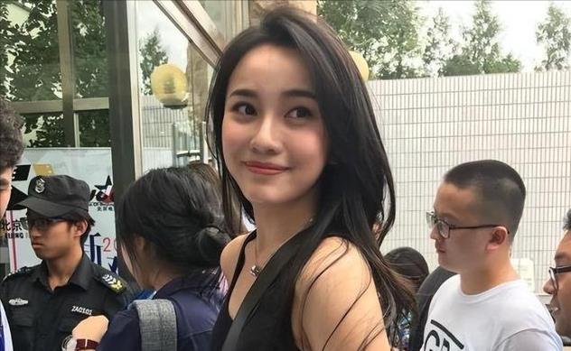 看到张艺谋的新女主角，再看王家卫的李宛妲，有对比才有差距