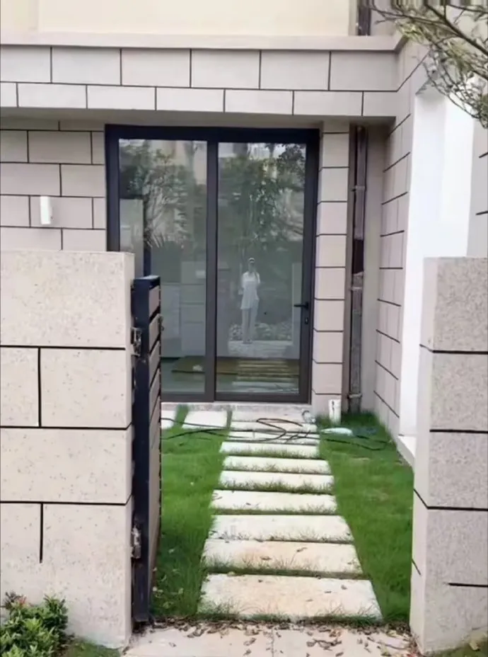 王思聪私生女事件再升级,好大一出戏,原来我们小瞧了黄一鸣