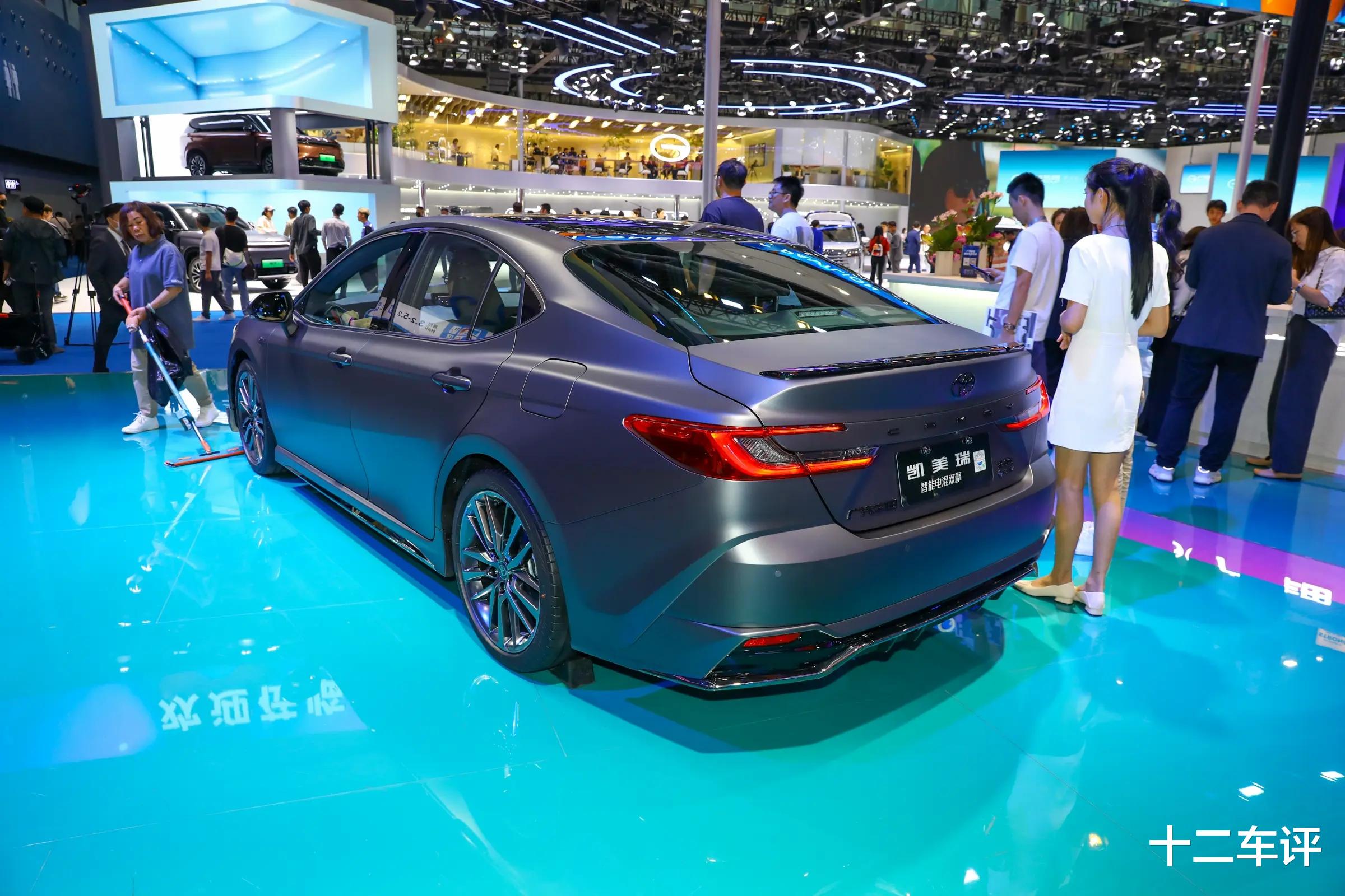 为啥都说能买“帕萨特”就别买“凯美瑞”？看完缘由，车友：差距真大