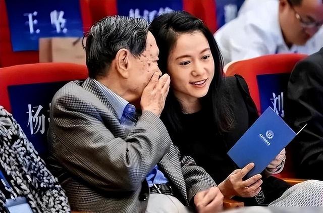 翁帆野心渐长，早已铺好退路？杨振宁心领神会为何不愿指出