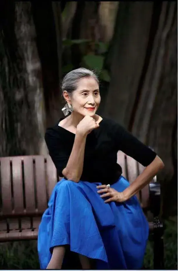 建议中年女人：不管多懒出门尽量打理发型，教你3个步骤就能变美