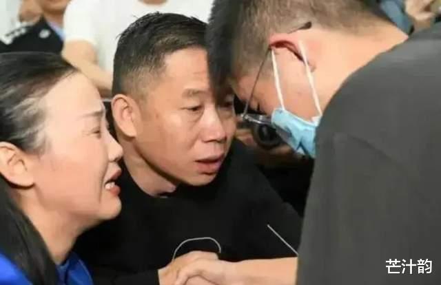 孙海洋大儿子办升学宴,奶奶给孙卓准备数万红包,寻亲人现场祝贺