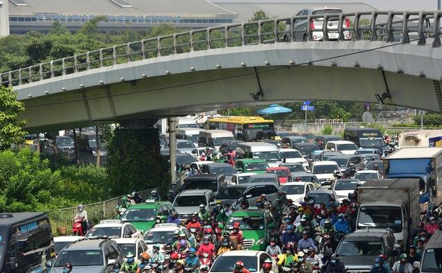 越南1.03亿人口，拥有631万辆汽车，山东1.01亿人有多少汽车