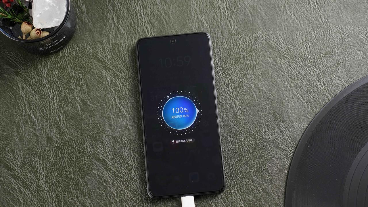 超强续航，充一次电玩一天游戏不是梦！