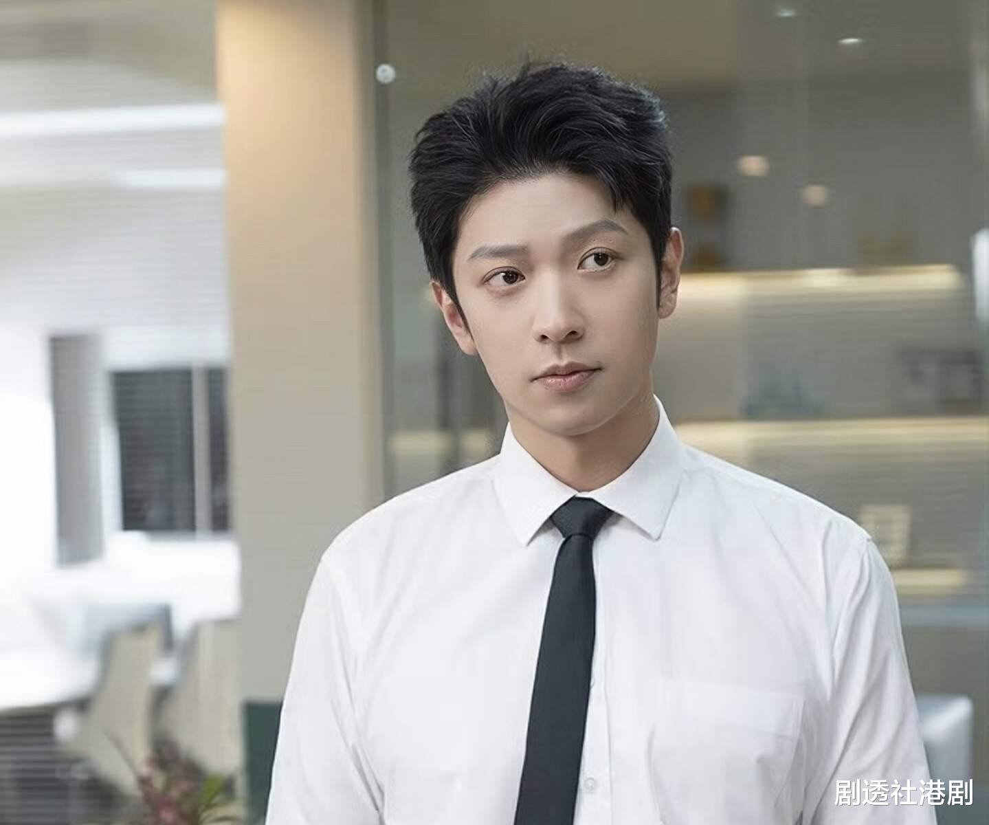 香港知名男星被指吃软饭,两段感情无缝连接,承认新婚妻子离过婚