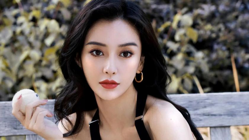 李晨杨颖恋爱，男方发文：十年友情变成爱情