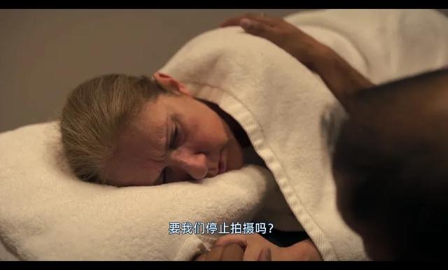 13岁成名,中年丧夫,晚年罹患怪病,她是坎坷的一代天后