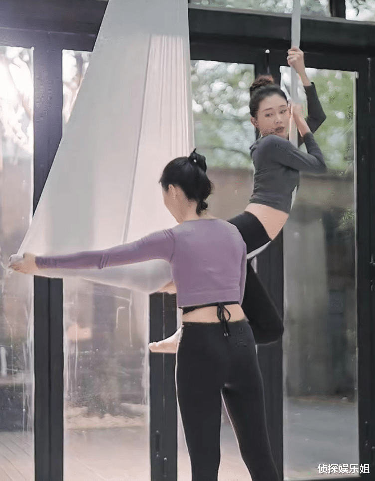 郑恺老婆挑战高难度瑜伽，轻松完成空中一字马，身材纤瘦又美又飒
