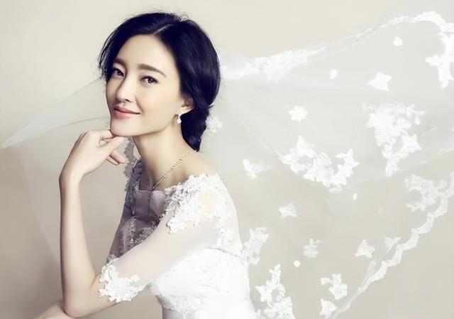 王丽坤与他同居8年,把最好的青春都给了他,他却转身与别人结婚