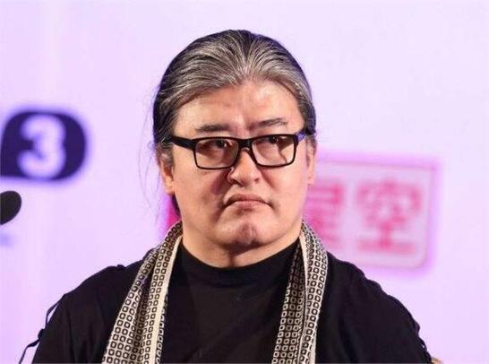 歌王刘欢近况堪忧:嗜酒如命,身患“不死癌症”,年仅60满头白发