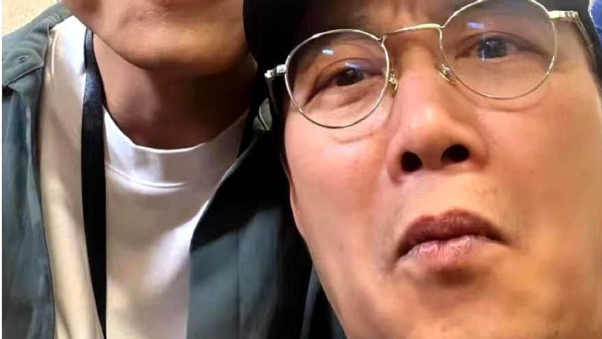 陈奕迅受伤一个月首露面，下巴缝了30针的疤痕好长，恢复情况良好