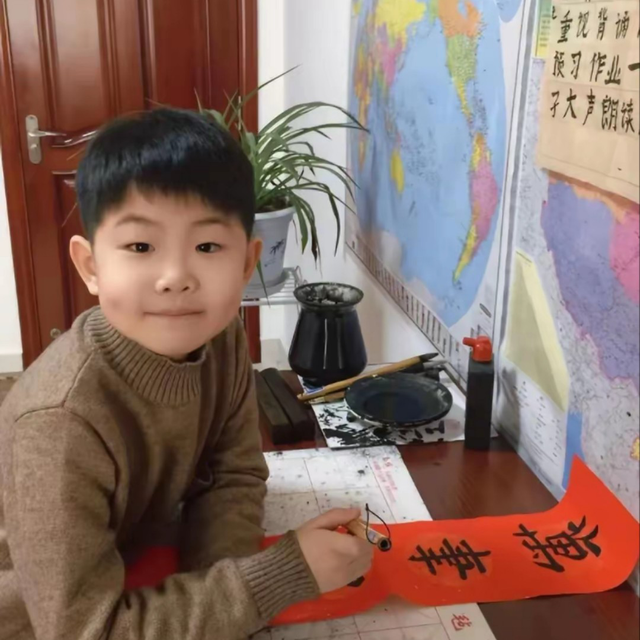 张峻豪|5岁上春晚走红，年入百万开始厌学，如今13岁的张峻豪却过成这样