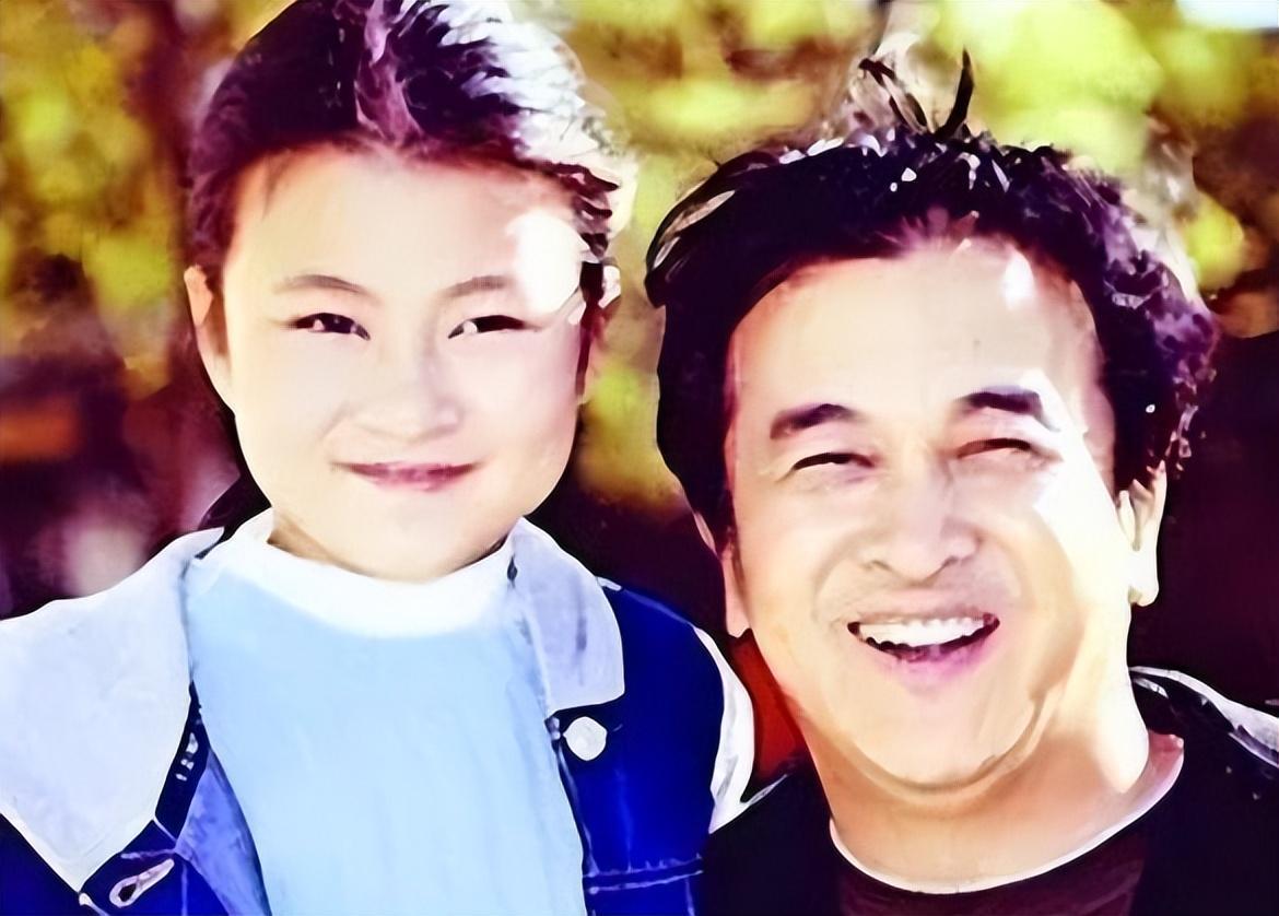 姜珊:被父亲姜昆掐断明星梦,因一段相声被内涵,如今44岁仍未嫁