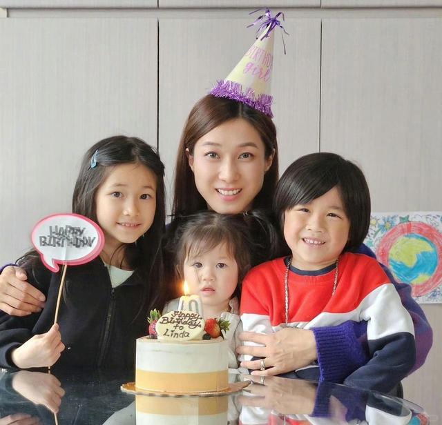 钟嘉欣晒照庆祝40岁生日 与孩子们合影留念