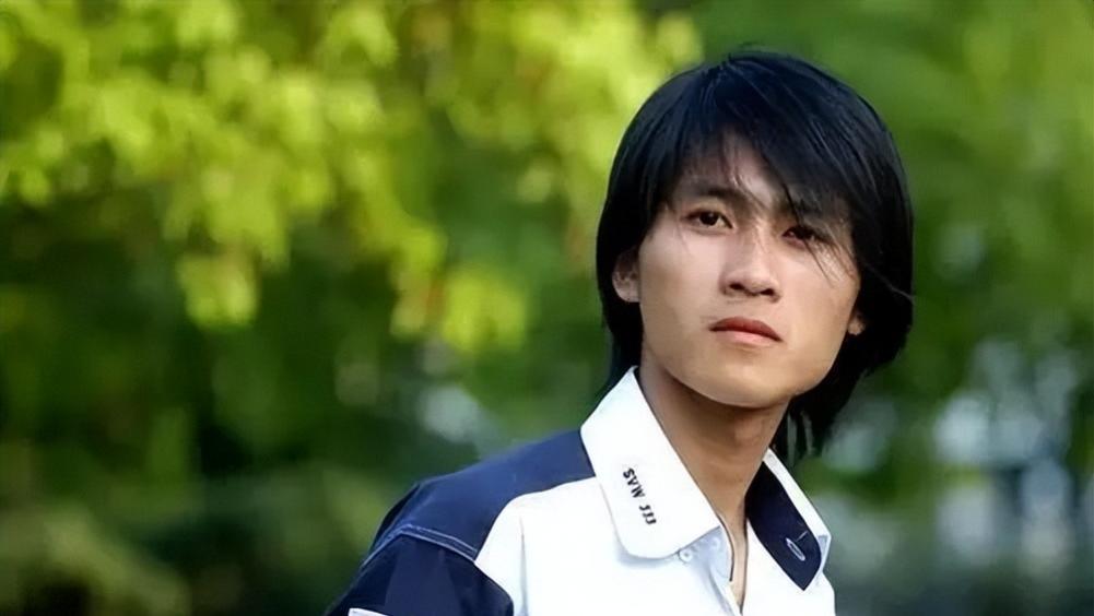 当年退学被老师嘲笑，如今韩寒除了名气之外，他还有多少身家？