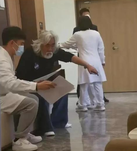 深扒之下,找到了杜星霖甘愿为张纪中忍受“钢丝穿乳”之痛的原因