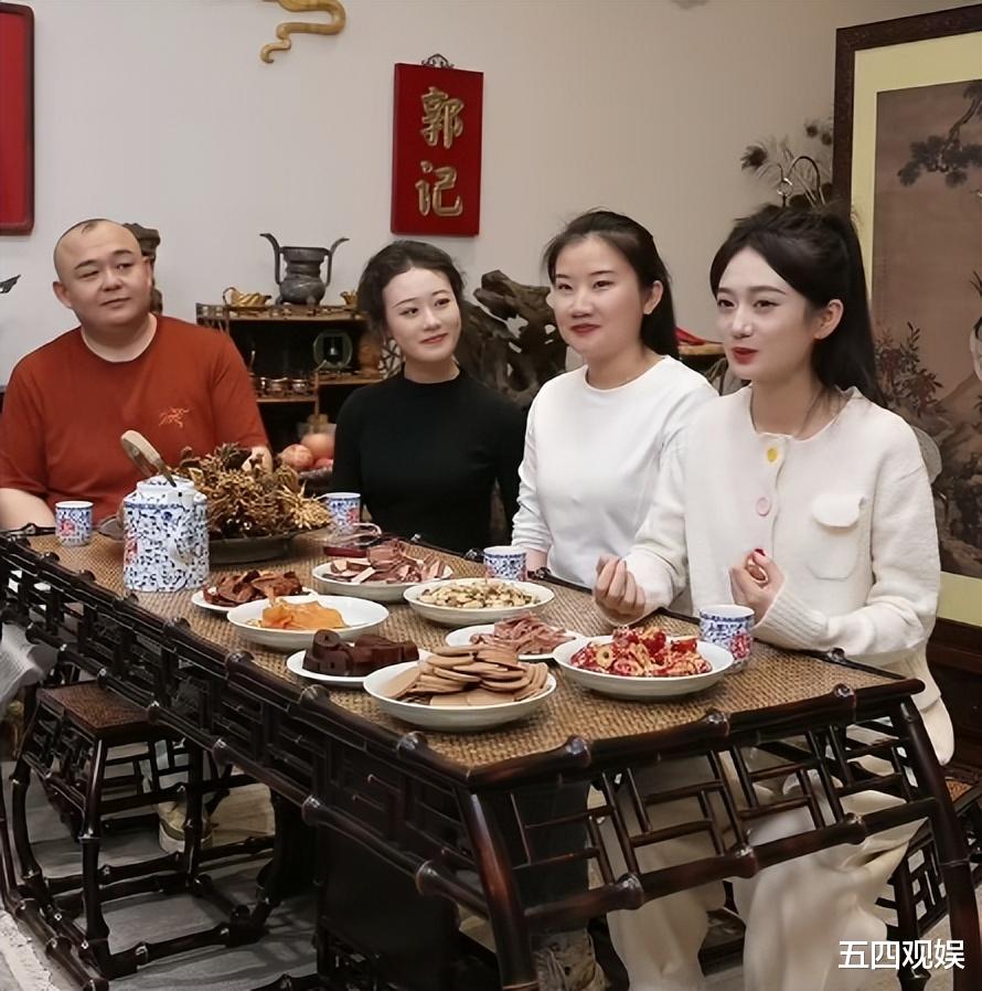 郭德纲、曹云金同日直播:一个20万人关注纲丝节,一个吸引5万人听书