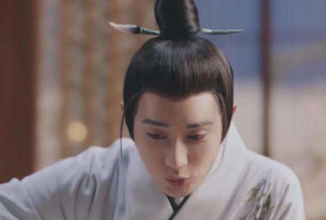 被压了五年的剧终于播出，但却跟《九重紫》撞档了，差距一目了然