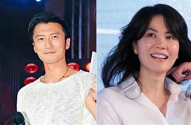 王菲谢霆锋现身机场,44岁谢霆锋把手搭在王菲腿上,很是恩爱!