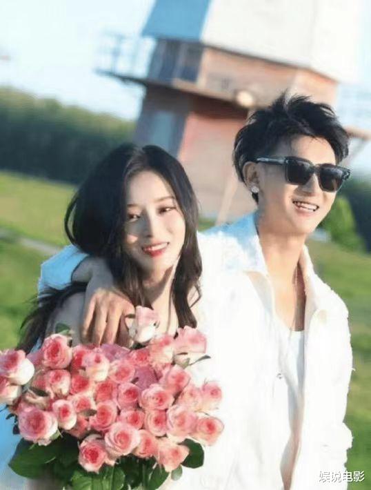 黄子韬徐艺洋节目中求婚,黄子韬哭了,徐艺洋发文承认求婚成功