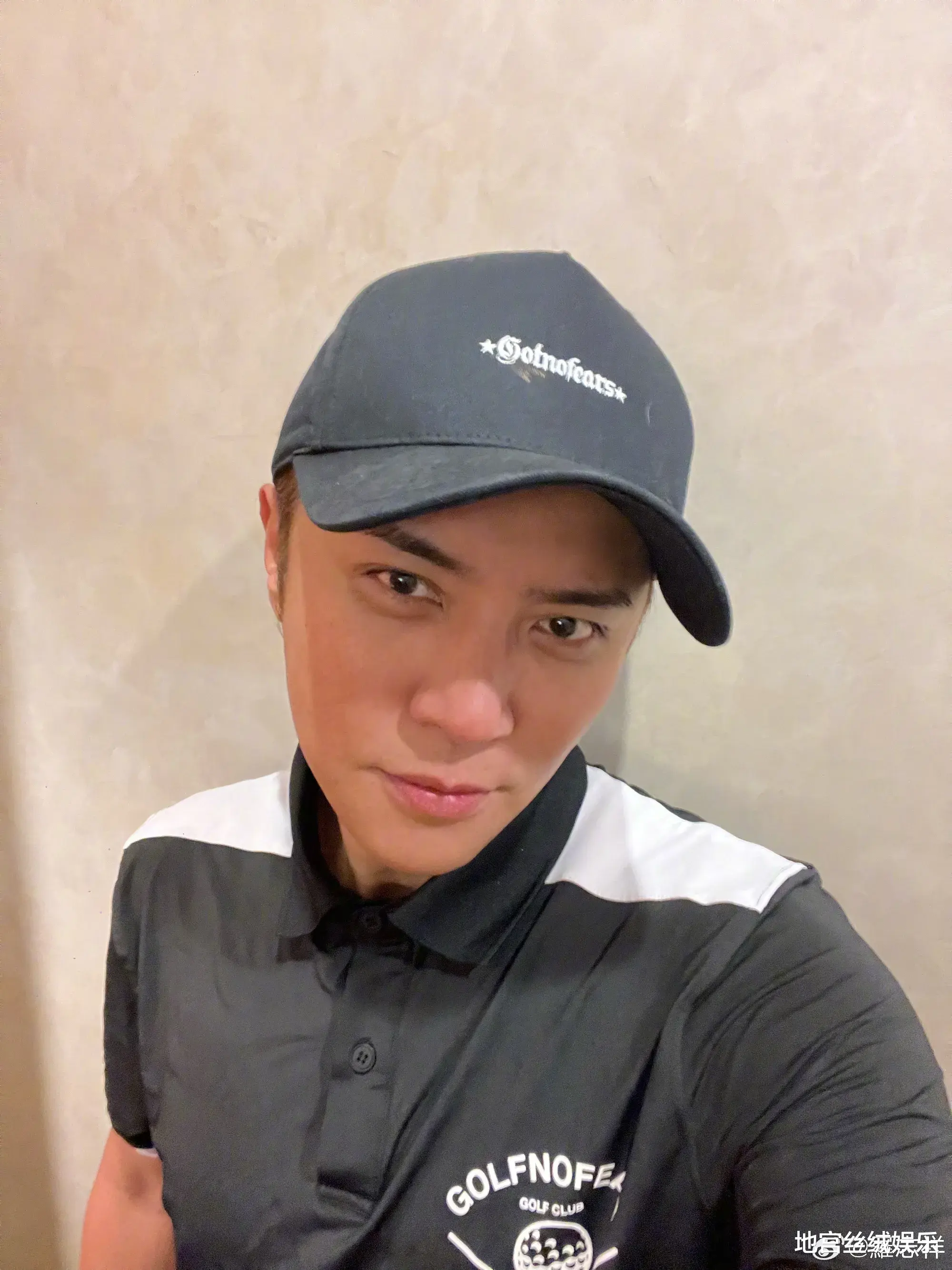 罗志祥整容了?面部僵硬脸肿不自然,发面像蜡像,拍照自证被嘲丑