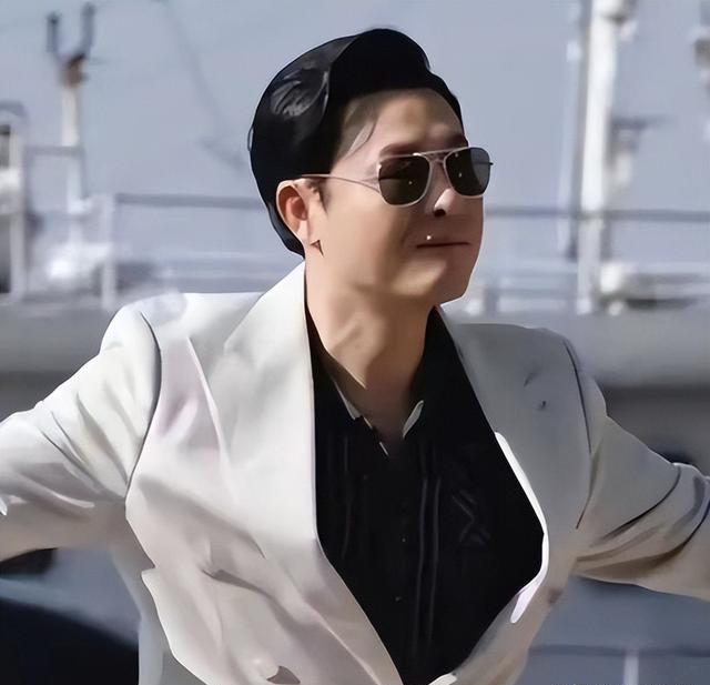 被曝各种黑料后，再看张颂文处境，才发现冯小刚说的没错