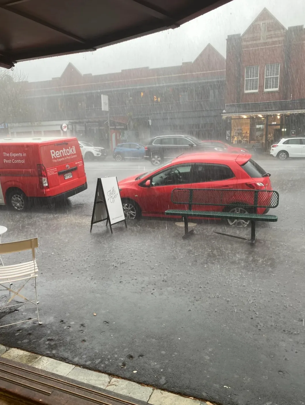 新西兰工签和居民签双双下降!找工作变卷,房产下跌后资不抵债