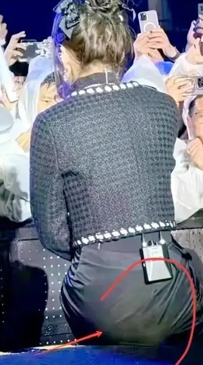 网传张韶涵演唱会疑似“窜稀”?裙子有黄色污渍,前排闻臭味