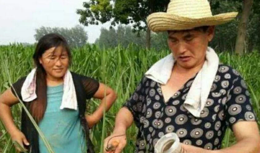 山东网红曝光朱小伟:又呆又傻,如果爸爸不是朱之文,肯定打光棍