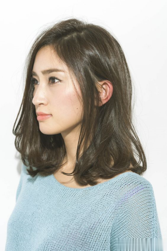 看了辛芷蕾才发现,原来“锁骨发”这么高级!特适合三四十岁女人