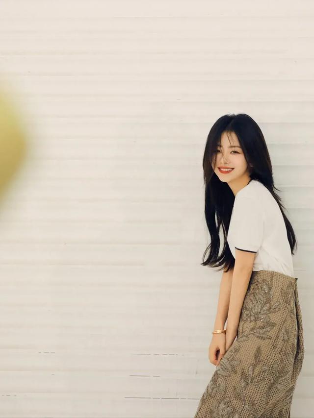 一样是演学生,把谭松韵和唐嫣放在一起对比,差距就出来了