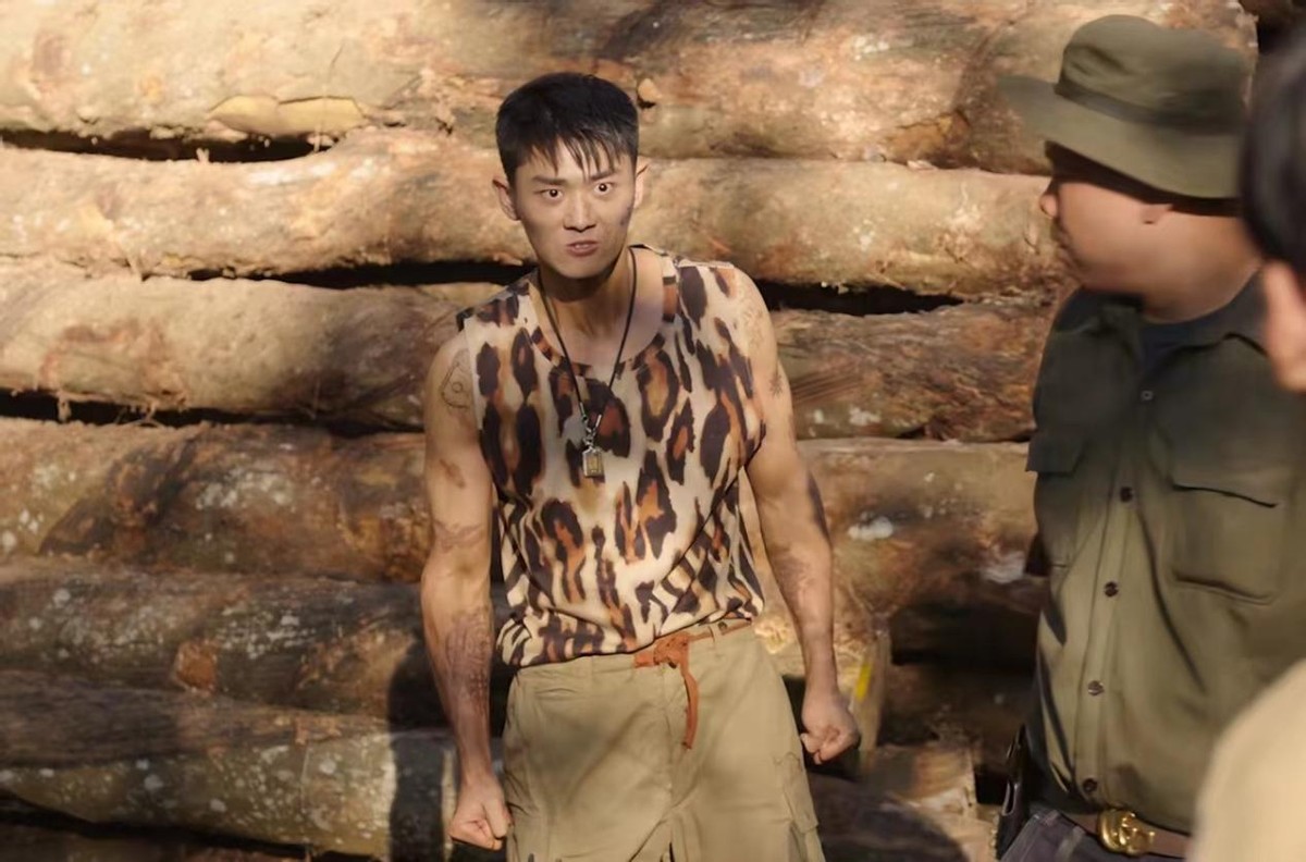 瞪眼咆哮，摇头晃脑，《边水往事》这位败笔演员，看着让人难受