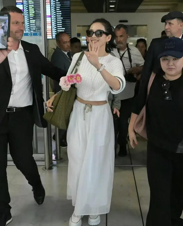 事实证明,和汪峰离婚10个月后的章子怡,早已走上了另一条大道