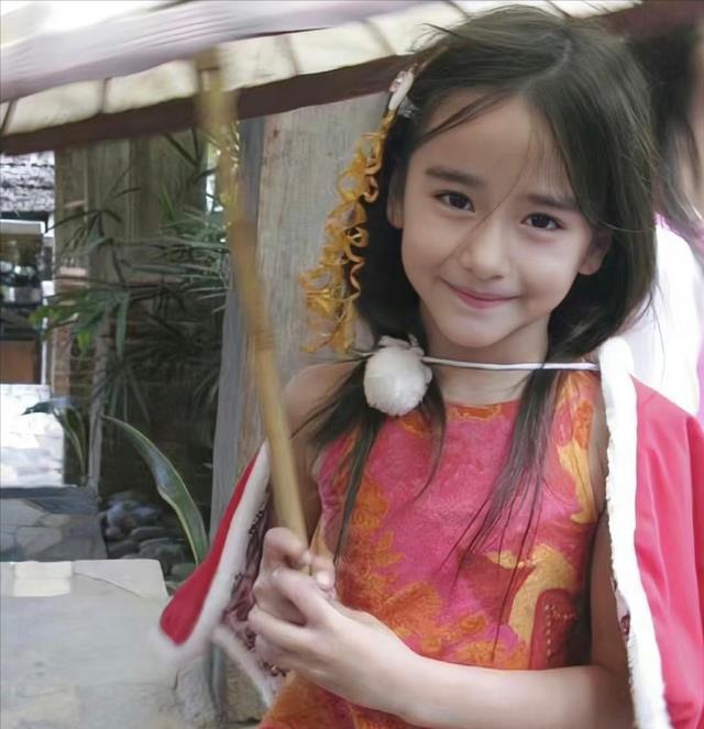 看到张艺谋的新女主角，再看王家卫的李宛妲，有对比才有差距