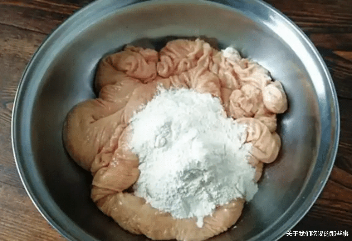 洗猪大肠原来这么简单,不用碱不用醋,十分钟洗干净,没腥臭味