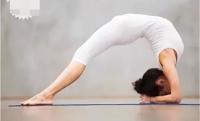 常练这4个瑜伽体式，再练后弯就容易了，还更深入！