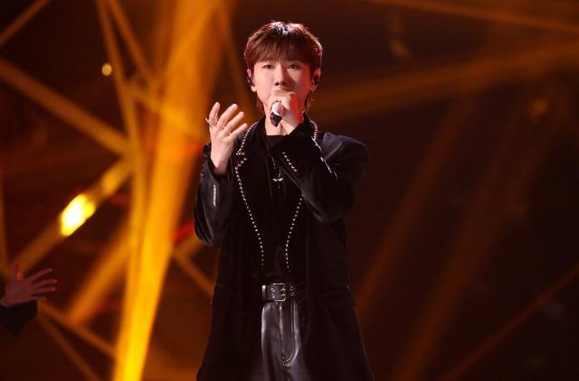 歌手官宣下期竞演歌单，评论区乱了，汪苏泷粉丝成众网友批评焦点