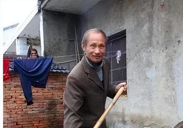 2011年,安徽48岁光棍因酷似普京,被俄罗斯富婆追求,后来怎样了