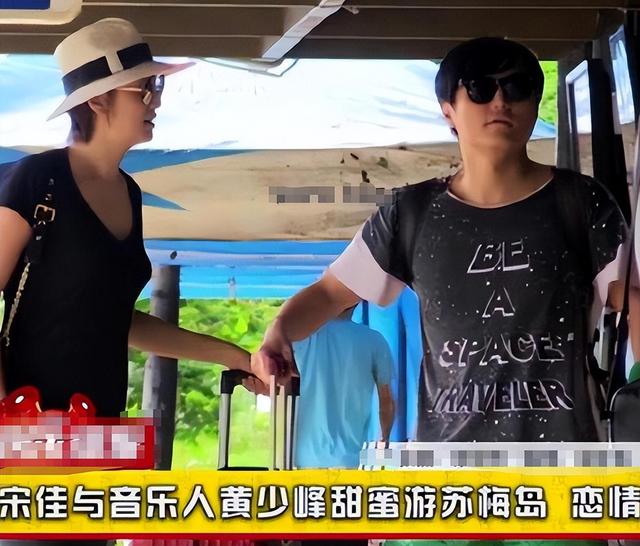 曾被4个男人狂追,与5婚导演同居5年,至今未婚的宋佳怎样了